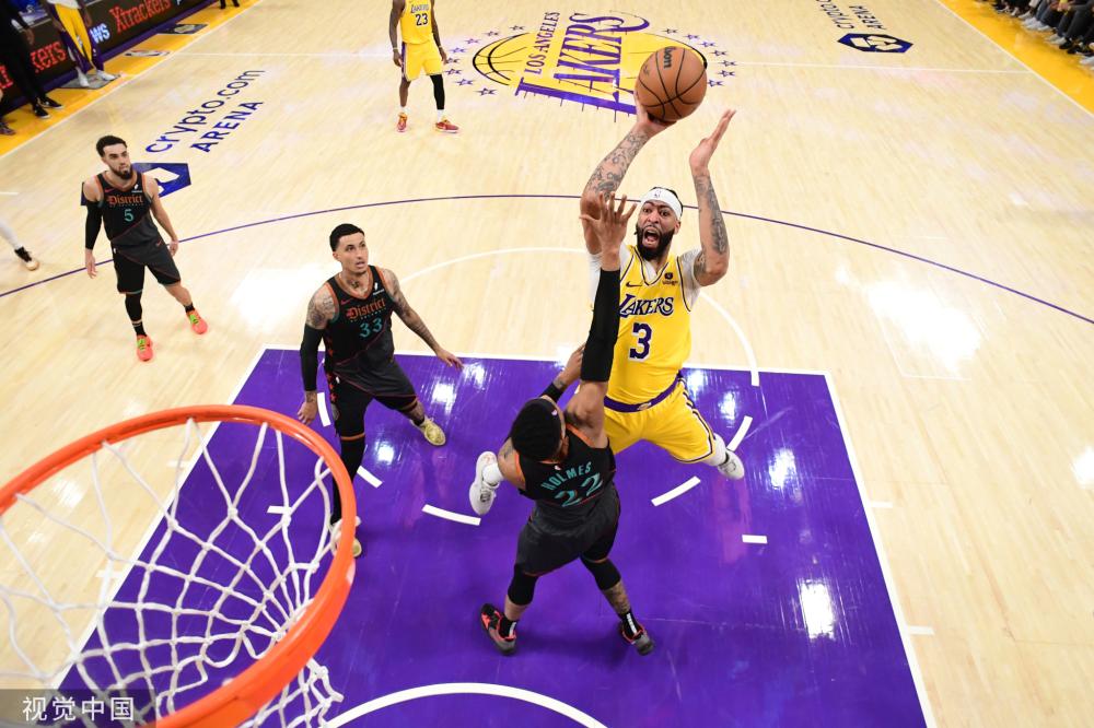 在足球比赛 在足球比赛